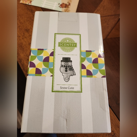 Scentsy mini “snow cute” warmer - Picture 2 of 8